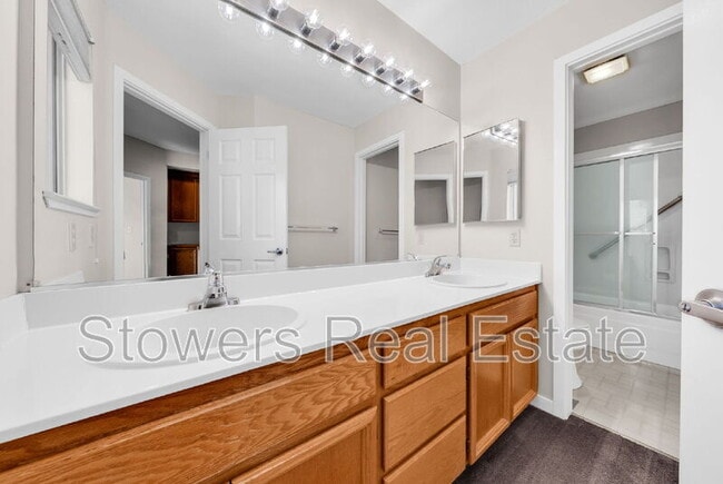 Building Photo - 424 Sutton Cir