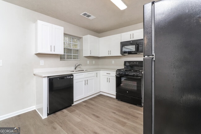 Building Photo - 7250 Bridgeport Ct