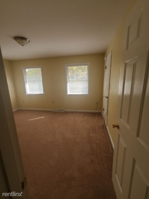 Building Photo - 2 br, 1.5 bath Townhome - 3334 Lynnwood Dr