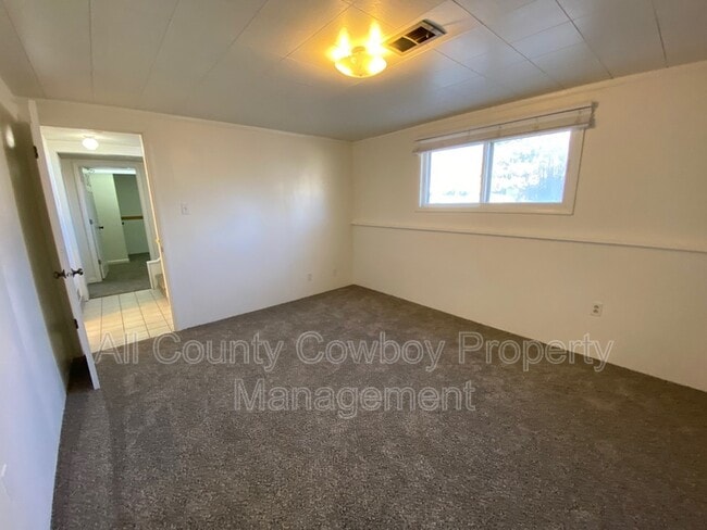 Building Photo - 1514 E Symons St