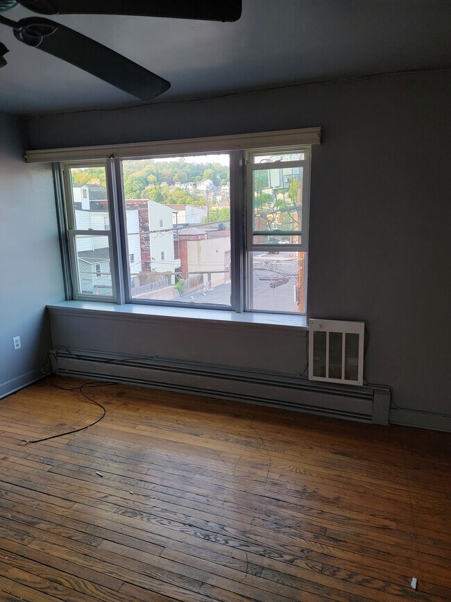 Building Photo - 103 N 3rd St