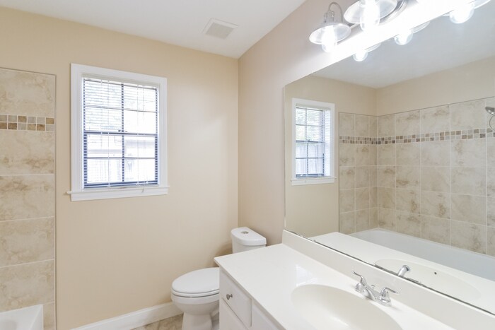 Building Photo - 414 Woodhaven Ct