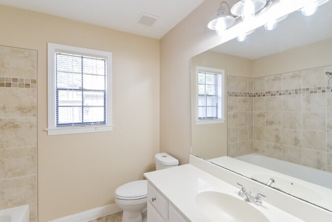 Building Photo - 414 Woodhaven Ct