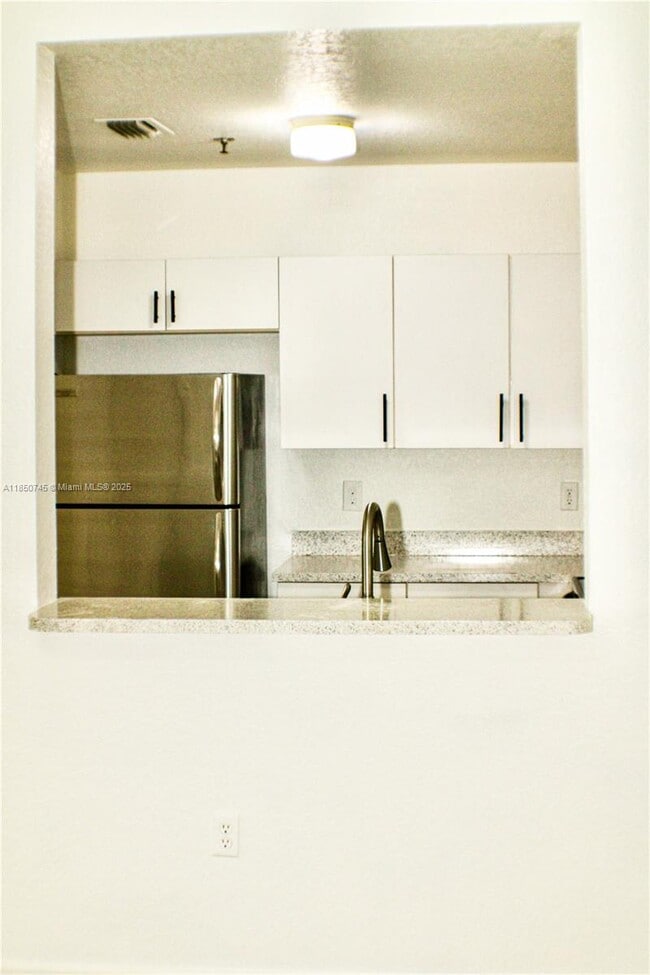 Building Photo - 2901 Riverside Dr