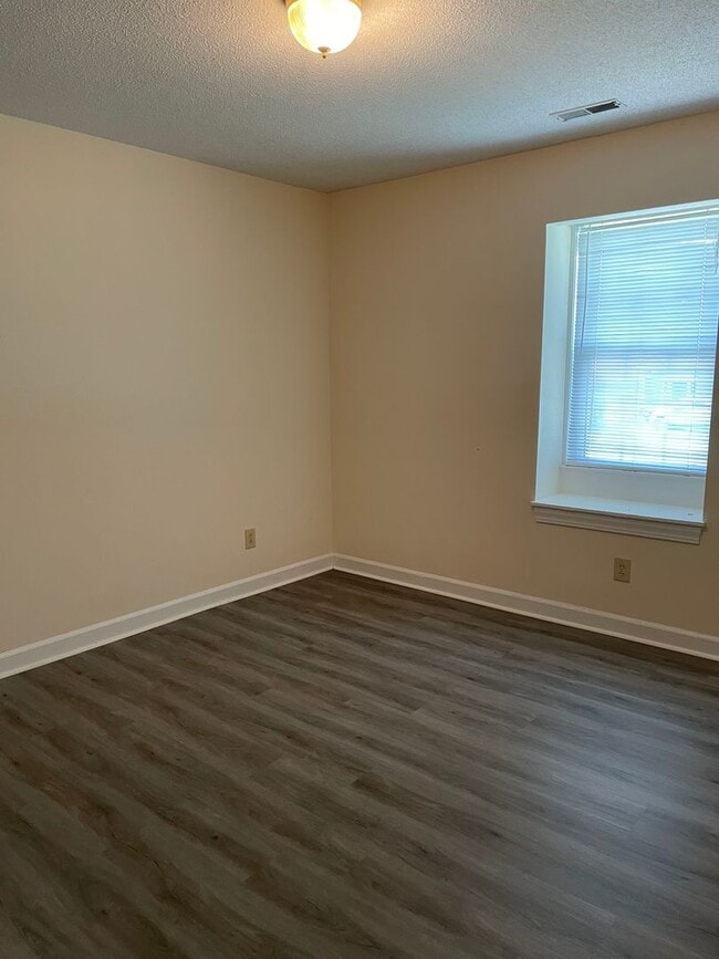 Building Photo - 103 Gangplank Rd