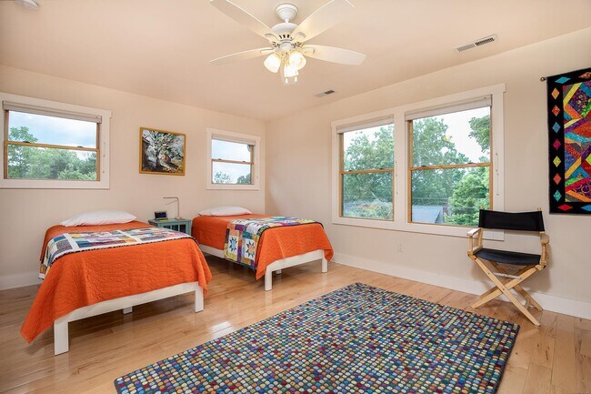 Building Photo - Charming Modern Home in Kenilworth