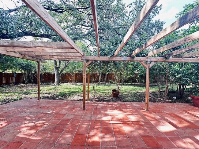 Building Photo - 425 Zephyr Dr
