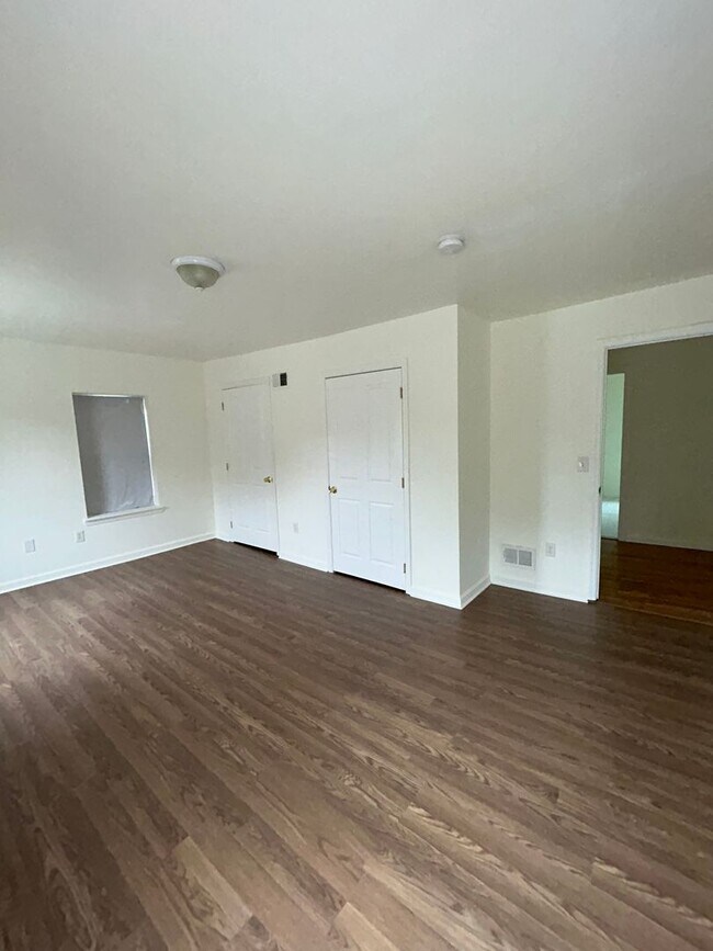 Building Photo - Cozy Home w/2 bath!