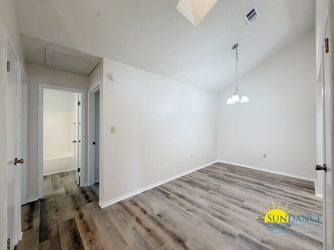 Building Photo - Nice 3 Bedroom Home Close to Eglin and Hurlburt Field AFB!