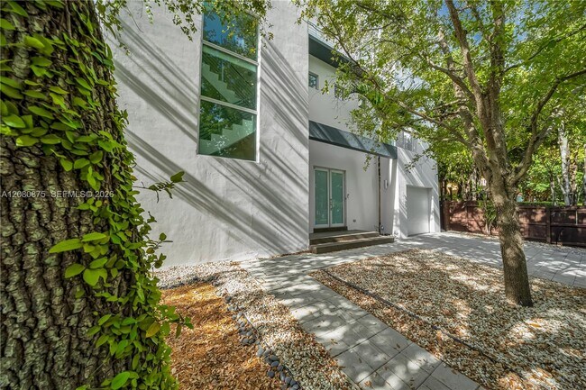 Building Photo - 3253 McDonald St