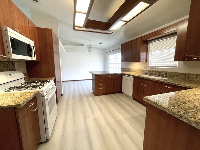 Building Photo - Charming Corner Home Located in North Cal ...