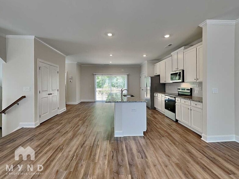 Building Photo - 6921 Woodland Stream Pl