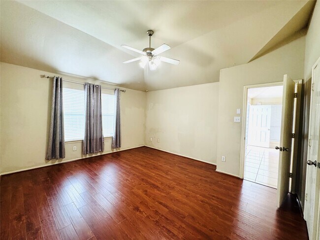 Building Photo - 9110 Regents Cove Ct