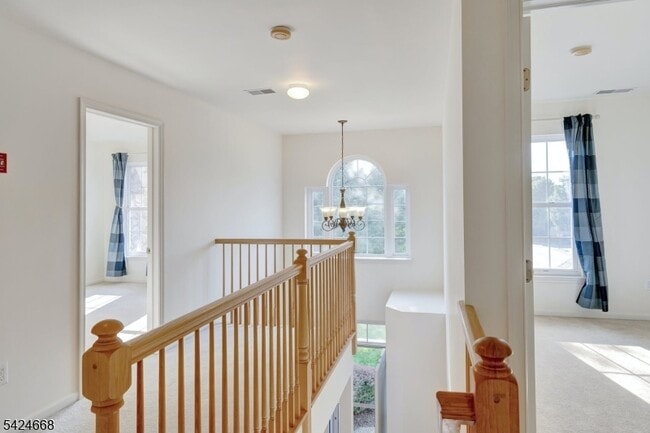 Building Photo - 18 Mountain View Dr