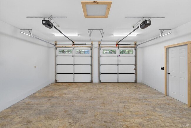 Building Photo - 308 Acres Ct