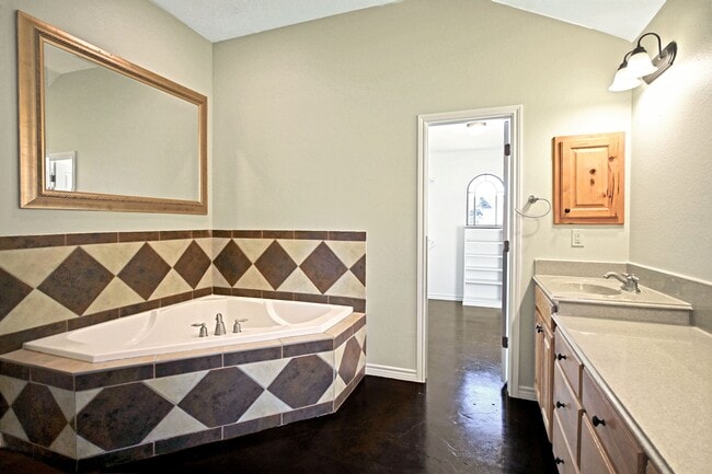 Building Photo - 2223 Sun Chase Blvd