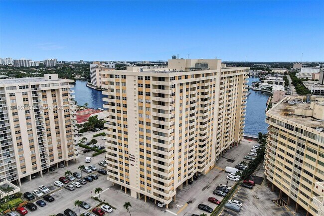 Building Photo - 1833 S Ocean Dr