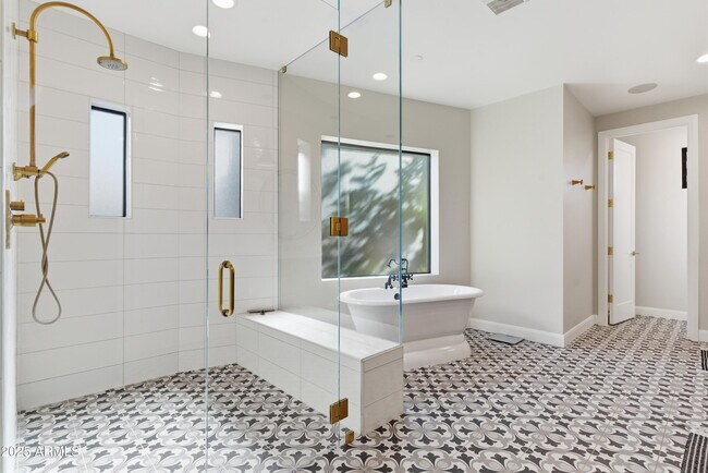 Building Photo - 4601 N Royal View Dr