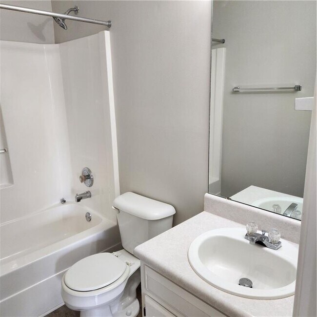 Building Photo - 222 Summer Hill Cir