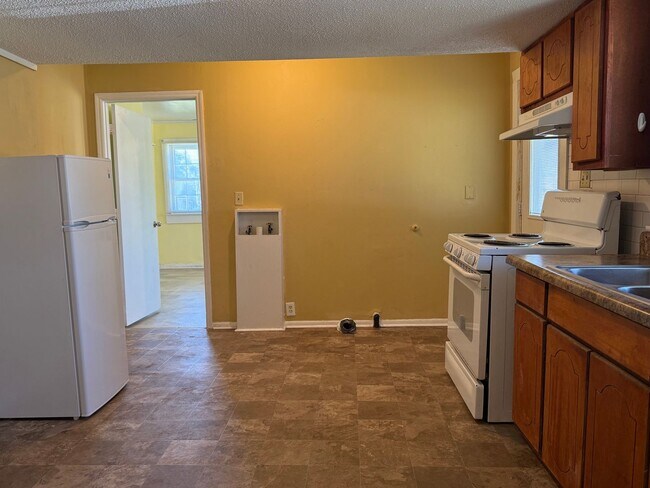 Building Photo - AMAZING LOCATION, Ranch Home Downtown Smit...