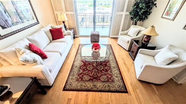 Building Photo - 750 N Tamiami Trl