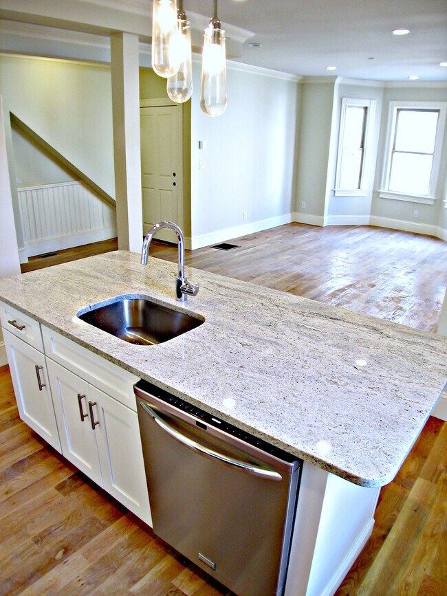 Building Photo - 14 Armstrong St