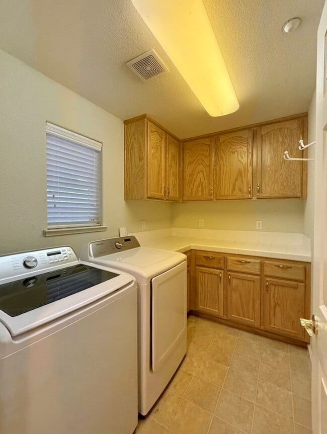 Building Photo - COMING SOON! | $3,700 / 3BR GORGEOUS CENTRAL FREMONT TOWNHOME IN PARKMONT