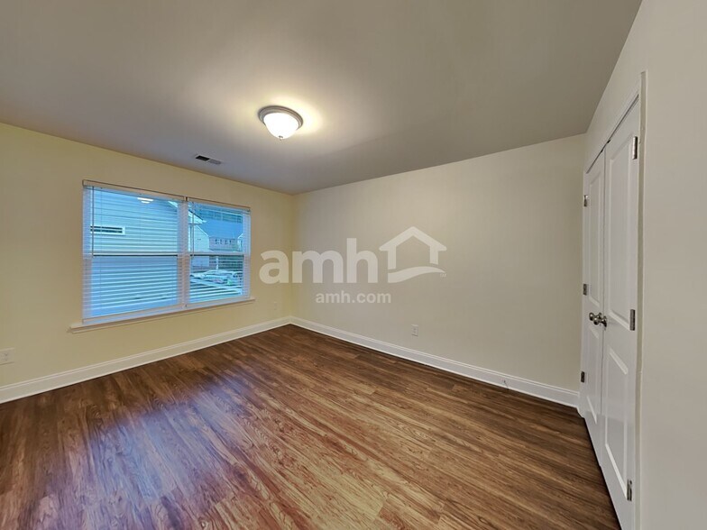 Building Photo - 363 Macroom Ct