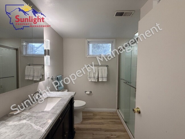 Building Photo - 15 Applewood Dr