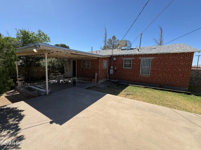 Building Photo - 3701 Jackson Ave