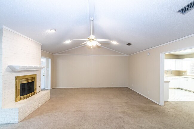 Building Photo - 2 Large Living areas! Approximately 2100 S...
