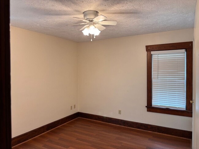 Building Photo - Single Family Home located within Minutes of both Hospitals. - 3 Bedrooms, 1 Bathroom and 1 Car G...