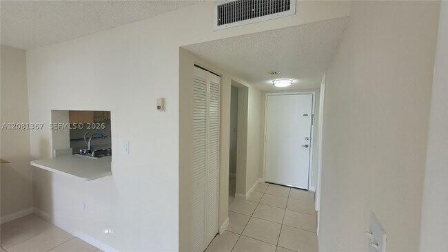 Building Photo - 9360 Fontainebleau Blvd