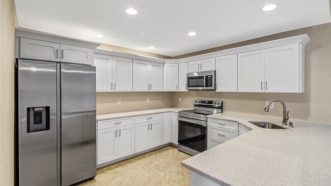 Building Photo - 6310 Royal Woods Dr
