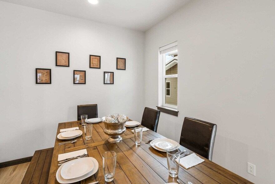 Building Photo - 2942 W Babcock St