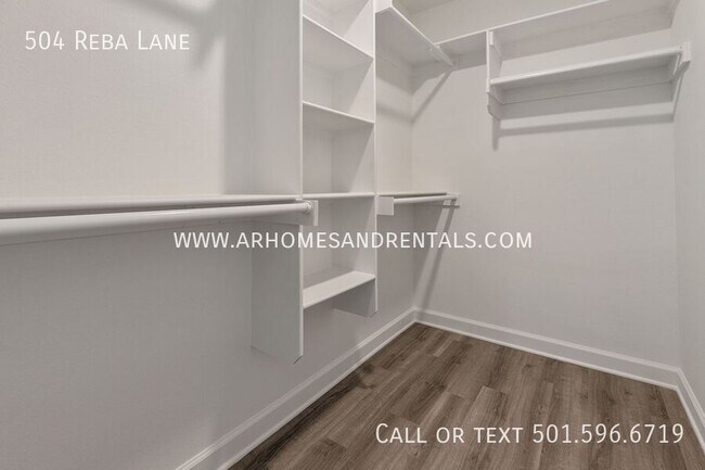 Building Photo - 504 Reba Ln