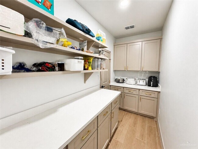 Building Photo - 2509 S Cartier Dr