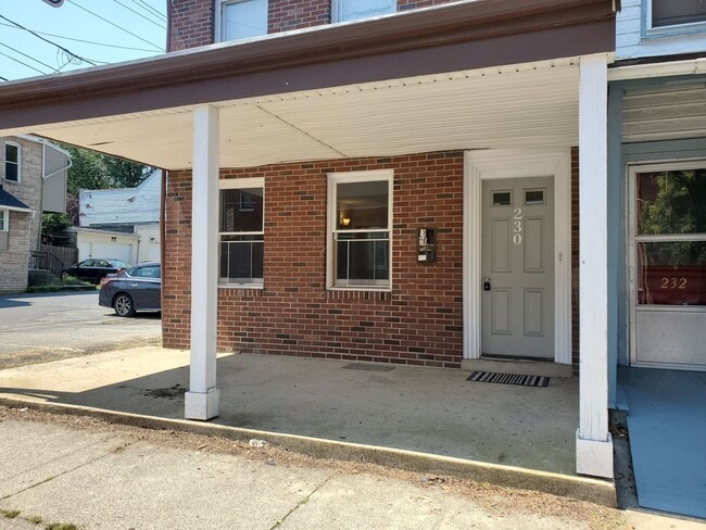 Building Photo - 230 N Shippen St