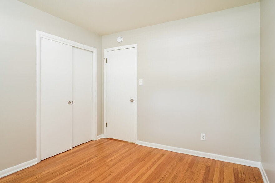 Building Photo - 507 Green Valley Dr