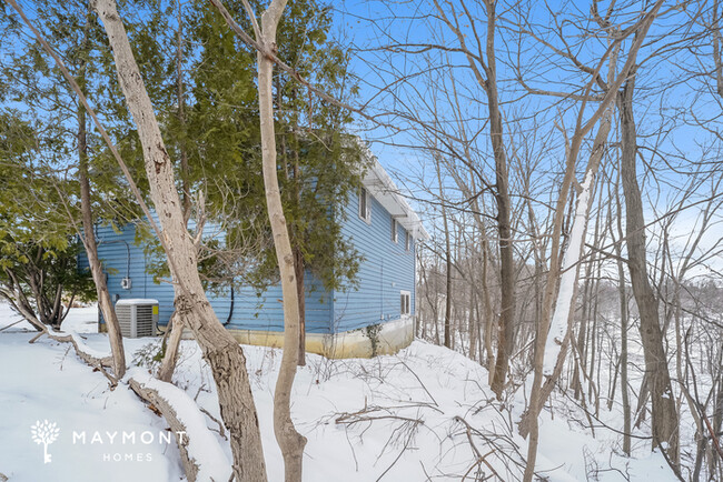 Building Photo - Cute 3 Bedroom Home