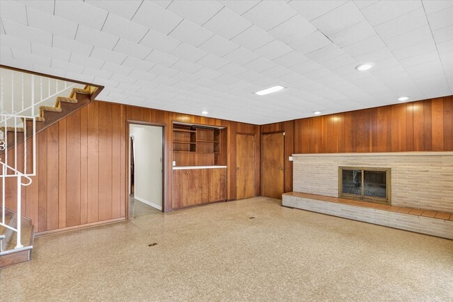 Building Photo - 1803 Golfview Dr