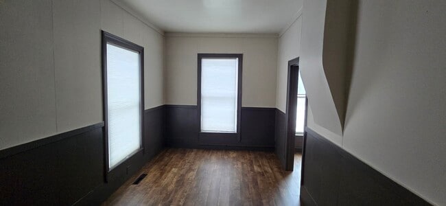 Building Photo - 410 8th St N