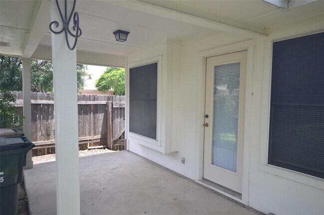 Building Photo - 3207 Picton Ct