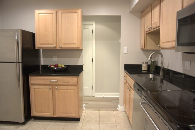 Building Photo - 11315 Commonwealth Dr