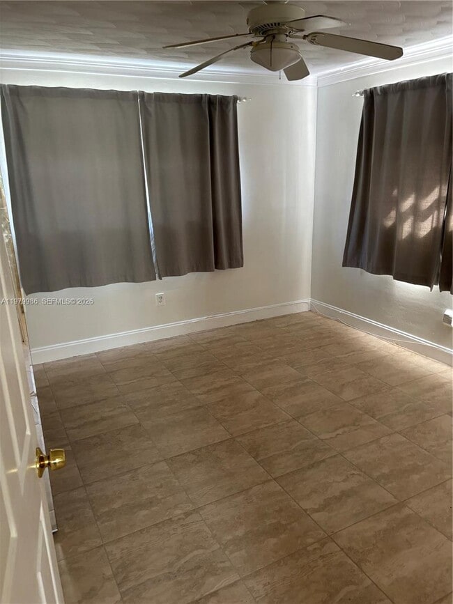 Building Photo - 729 NE 2nd Ct