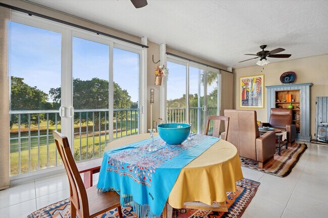 Building Photo - 4112 W Palm Aire Dr