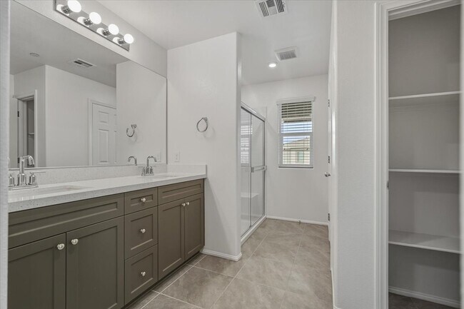 Building Photo - 1180 Heliodor Ave