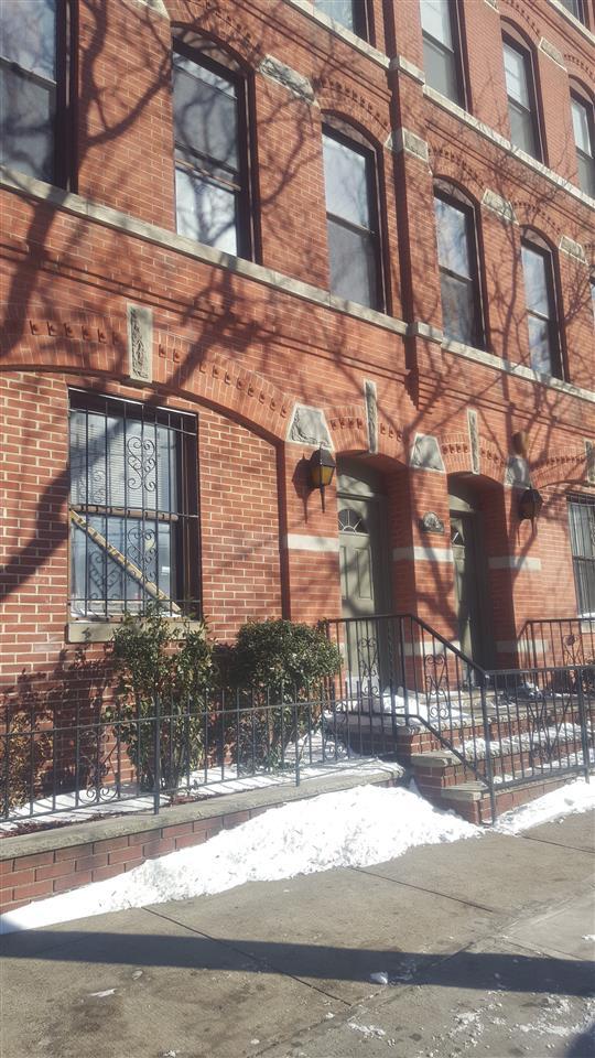 Building Photo - 496 Pavonia Ave