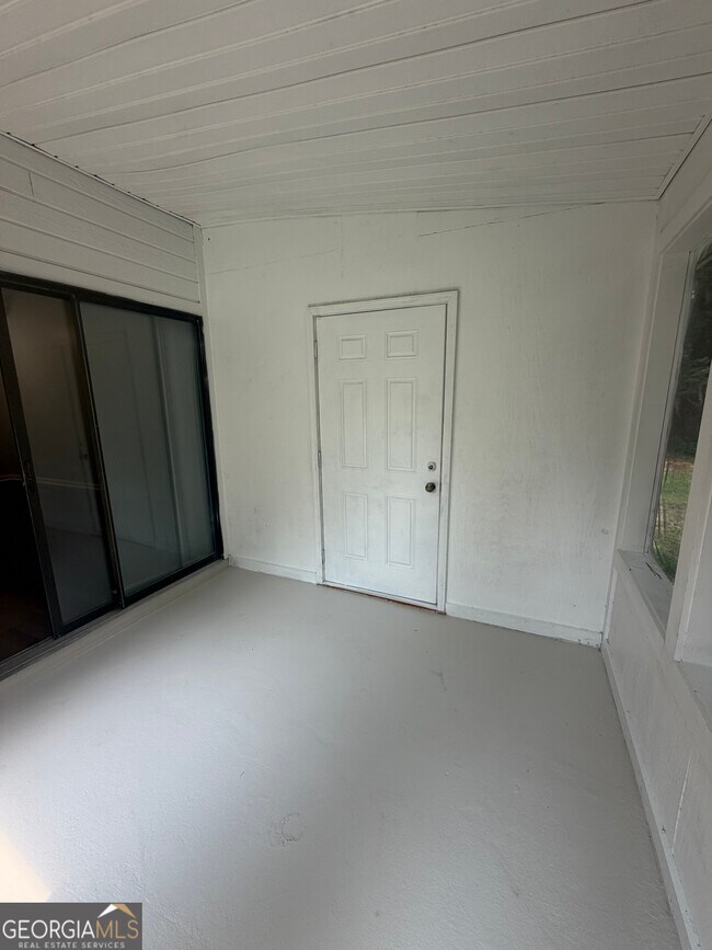 Building Photo - 425 Admiral's Walk Dr