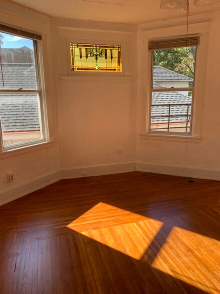 Din - 3639 Amberson Ave